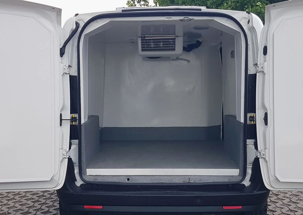 Fiat Doblo MAXI CHŁODNIA IZOTERMA AGREGAT DŁUGI L2H1 KLIMA - Hűtős kisteherautó: 5 kép. Fiat Doblo MAXI CHŁODNIA IZOTERMA AGREGAT DŁUGI L2H1 KLIMA - Hűtős kisteherautó: 5 kép.