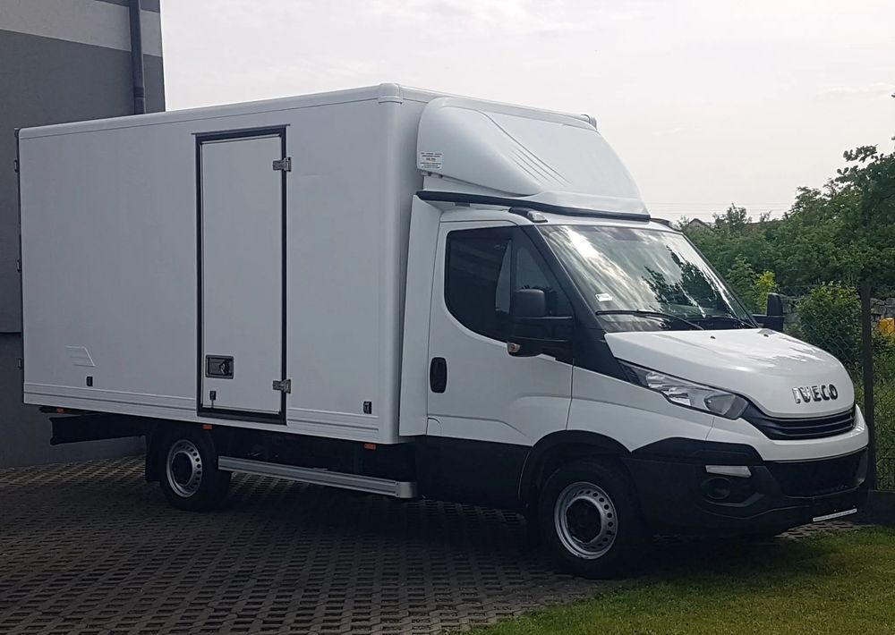Iveco DAILY 3,0 KLIMA 8EP KONTENER 4,22x2,10x2,11 AC KRAJOWY DMC 3500 KG 35-150 - Dobozos kisteherautó: 1 kép. Iveco DAILY 3,0 KLIMA 8EP KONTENER 4,22x2,10x2,11 AC KRAJOWY DMC 3500 KG 35-150 - Dobozos kisteherautó: 1 kép.