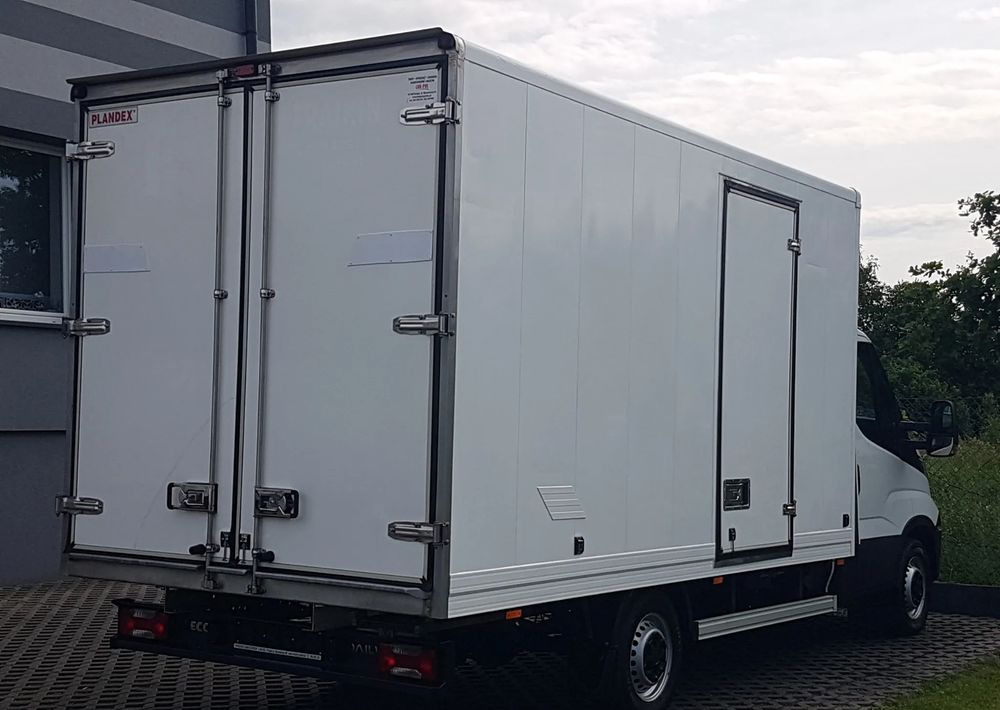 Iveco DAILY 3,0 KLIMA 8EP KONTENER 4,22x2,10x2,11 AC KRAJOWY DMC 3500 KG 35-150 - Dobozos kisteherautó: 4 kép. Iveco DAILY 3,0 KLIMA 8EP KONTENER 4,22x2,10x2,11 AC KRAJOWY DMC 3500 KG 35-150 - Dobozos kisteherautó: 4 kép.