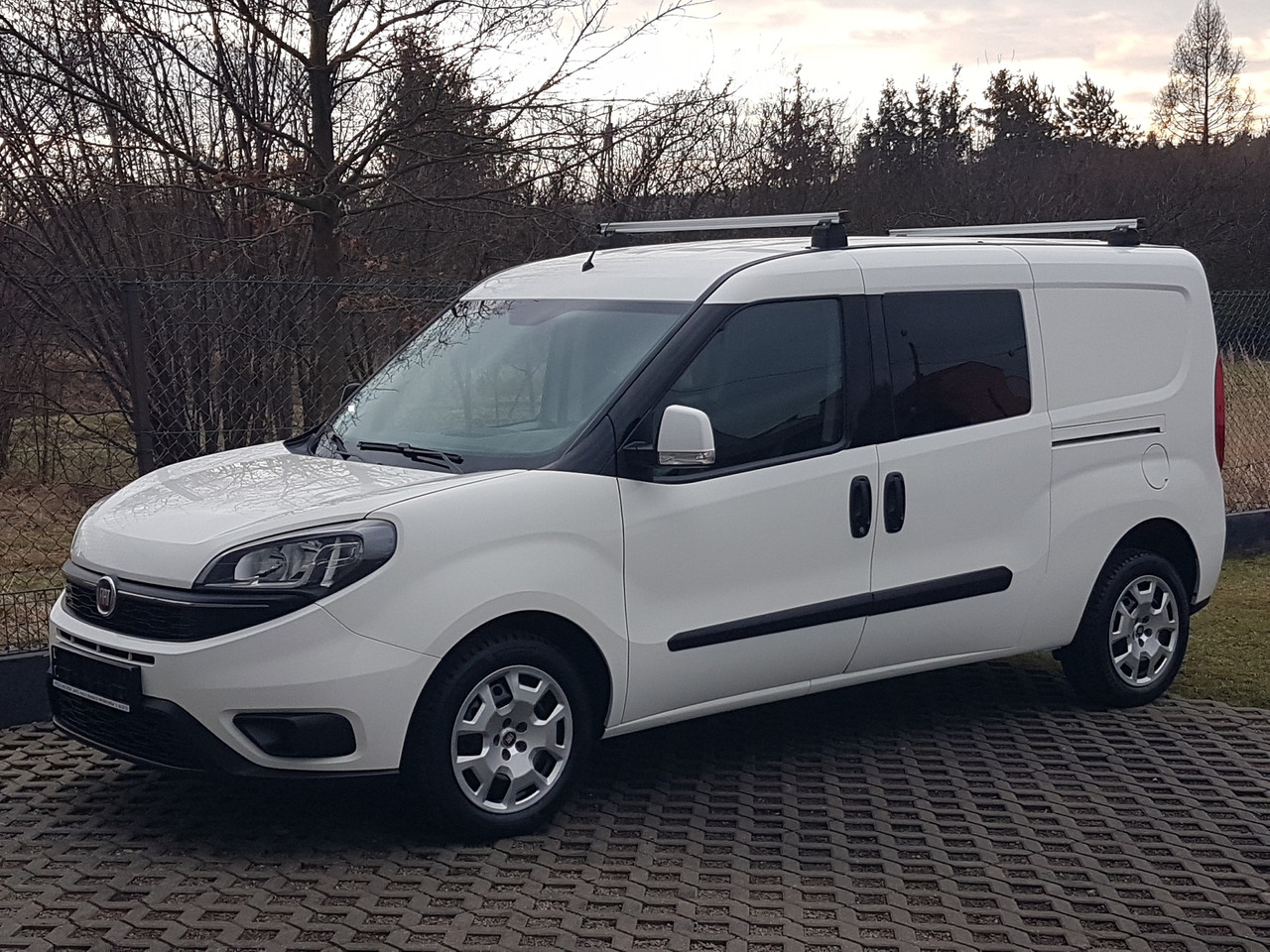 FIAT FIAT DOBLO DŁUGI 1,6 16V DIESEL EURO-6CH MULTIJET DOBLO DŁUGI 1,6 16V DIESEL EURO-6CH MULTIJET 105 KM 6-BIEGÓW MANUAL MAXI WERSJA 5 – OSÓB - Kisteherautó, Duplakabinos kisteherautó: 2 kép. FIAT FIAT DOBLO DŁUGI 1,6 16V DIESEL EURO-6CH MULTIJET DOBLO DŁUGI 1,6 16V DIESEL EURO-6CH MULTIJET 105 KM 6-BIEGÓW MANUAL MAXI WERSJA 5 – OSÓB - Kisteherautó, Duplakabinos kisteherautó: 2 kép.