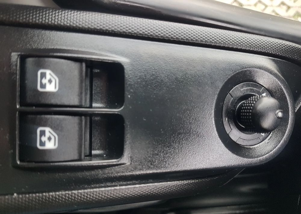 Lakóautó Iveco DAILY KONTENER NISKOPODŁOGOWY 4,43x2,23x2,42 SKLEP BAR FOODTRUCK KAMPER KLIMA: 9 kép.