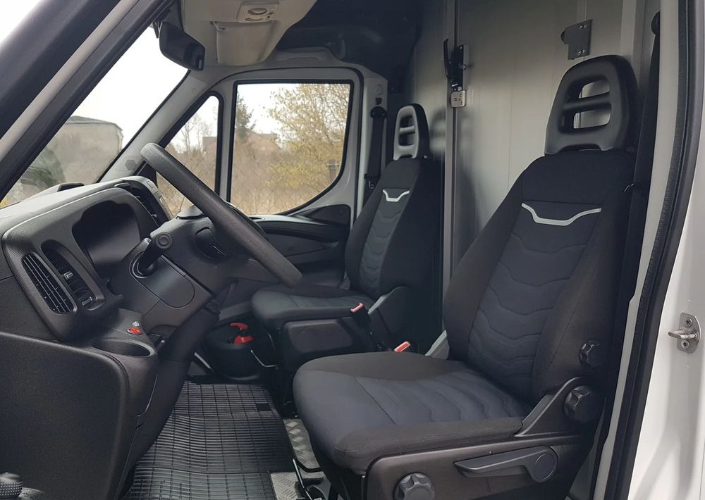 Lakóautó Iveco DAILY KONTENER NISKOPODŁOGOWY 4,43x2,23x2,42 SKLEP BAR FOODTRUCK KAMPER KLIMA: 7 kép.