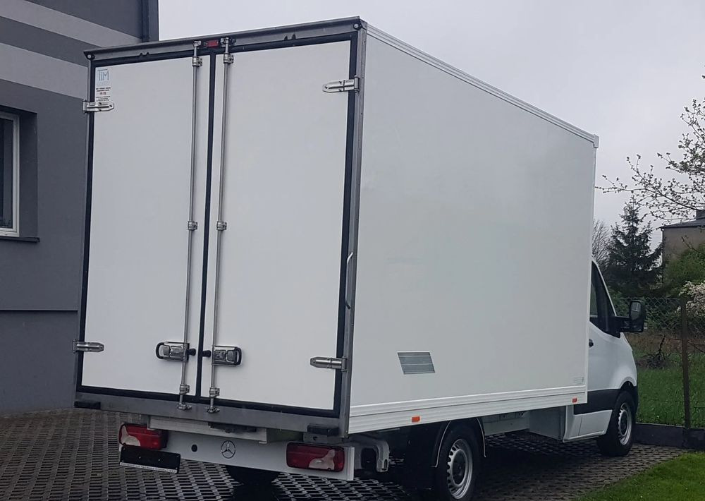 Mercedes-Benz Sprinter KONTENER 8EP 4,11x2,15x2,30 KLIMA 314 CDI MANUAL KRAJOWY AC - Dobozos kisteherautó: 4 kép. Mercedes-Benz Sprinter KONTENER 8EP 4,11x2,15x2,30 KLIMA 314 CDI MANUAL KRAJOWY AC - Dobozos kisteherautó: 4 kép.