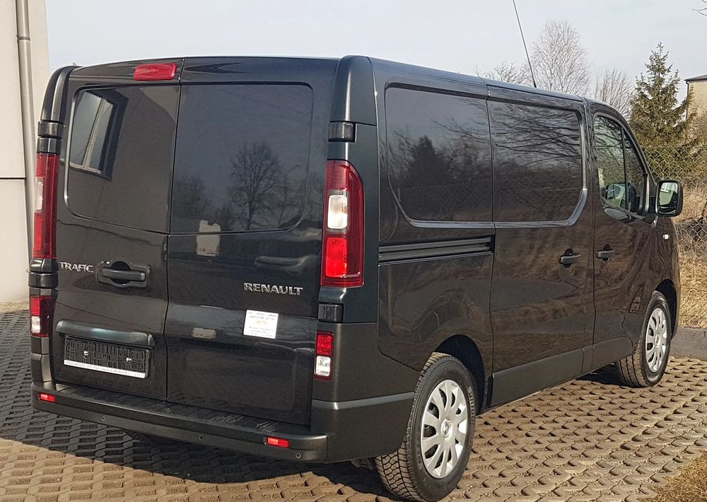 Renault TRAFIC KLIMA TEMPOMAT 1,6 DCI 145 BLASZAK VAN FURGON KRAJOWY L1H1 - Kis furgon: 4 kép. Renault TRAFIC KLIMA TEMPOMAT 1,6 DCI 145 BLASZAK VAN FURGON KRAJOWY L1H1 - Kis furgon: 4 kép.
