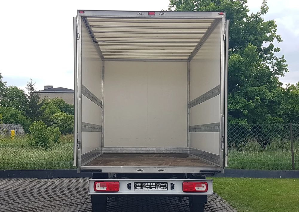 Volkswagen CRAFTER 8 EP KONTENER 4,09x2,15x2,32 KLIMA 2,0 TDI KRAJOWY - Dobozos kisteherautó: 5 kép. Volkswagen CRAFTER 8 EP KONTENER 4,09x2,15x2,32 KLIMA 2,0 TDI KRAJOWY - Dobozos kisteherautó: 5 kép.