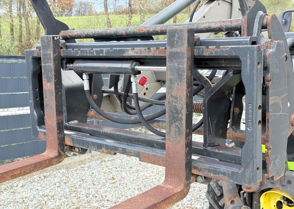 Traktor Claas * Ciągnik Traktor CLAAS 240 F NEXOS * 4x4 * Sadowniczy * Tur MX F304 * TUZ * Wałek WOM: 17 kép. Traktor Claas * Ciągnik Traktor CLAAS 240 F NEXOS * 4x4 * Sadowniczy * Tur MX F304 * TUZ * Wałek WOM: 17 kép.