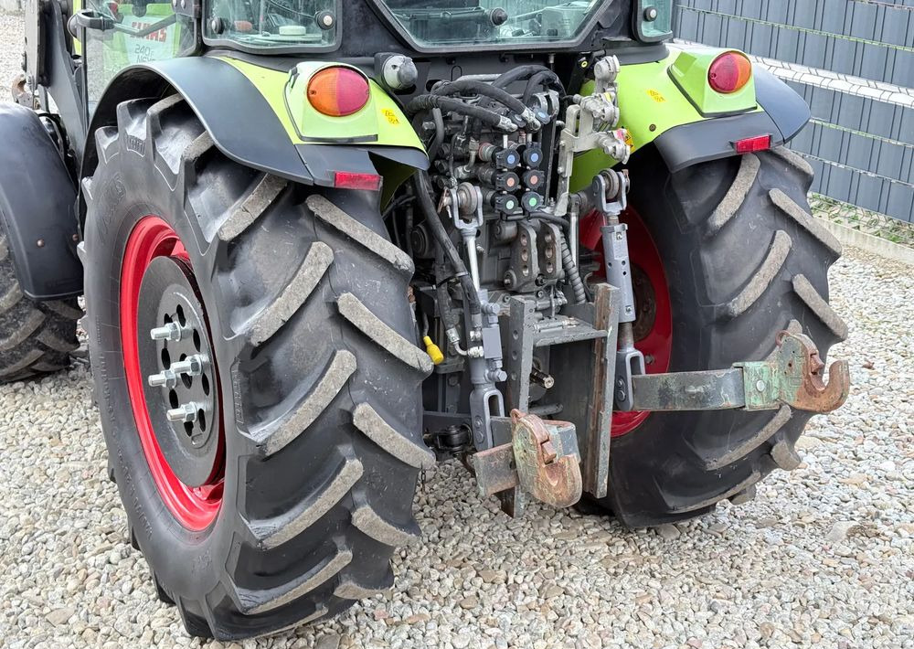 Traktor Claas * Ciągnik Traktor CLAAS 240 F NEXOS * 4x4 * Sadowniczy * Tur MX F304 * TUZ * Wałek WOM: 10 kép. Traktor Claas * Ciągnik Traktor CLAAS 240 F NEXOS * 4x4 * Sadowniczy * Tur MX F304 * TUZ * Wałek WOM: 10 kép.