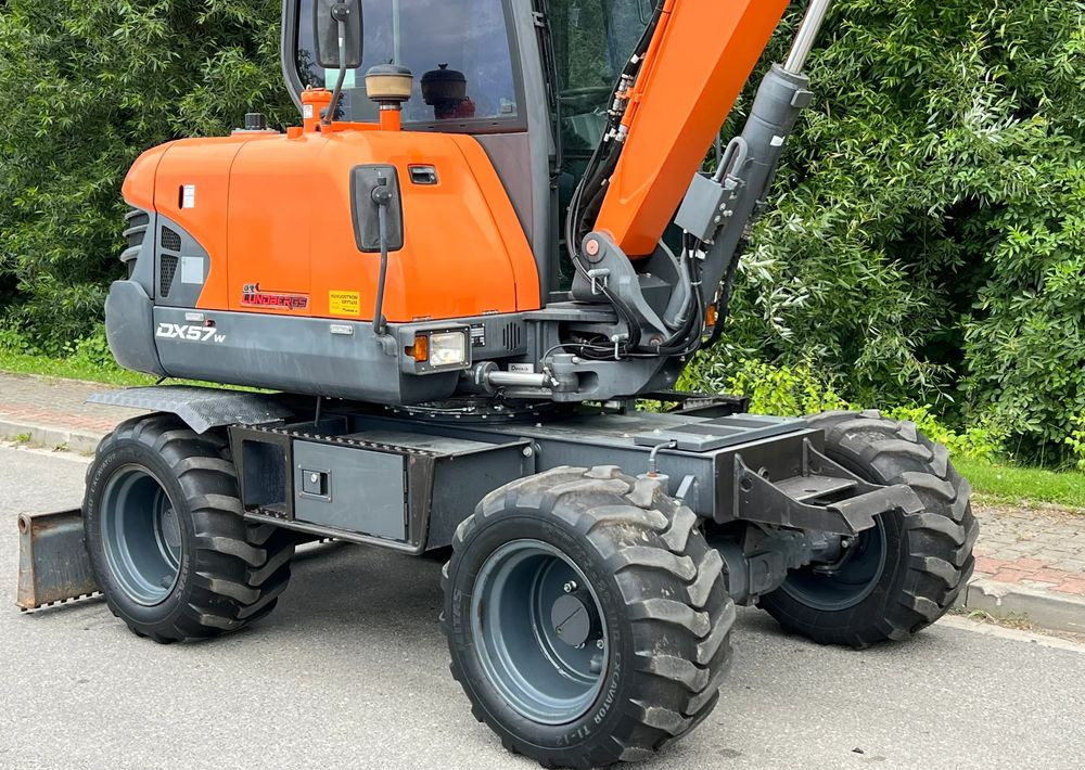 Doosan DOOSAN DX57W *ROTOTILT* 2200 Motogodzin JAK NOWA KOPARKA KOŁOWA STAN PERFEKCYJNY SPROWADZONA - Gumikerekes kotró: 5 kép. Doosan DOOSAN DX57W *ROTOTILT* 2200 Motogodzin JAK NOWA KOPARKA KOŁOWA STAN PERFEKCYJNY SPROWADZONA - Gumikerekes kotró: 5 kép.