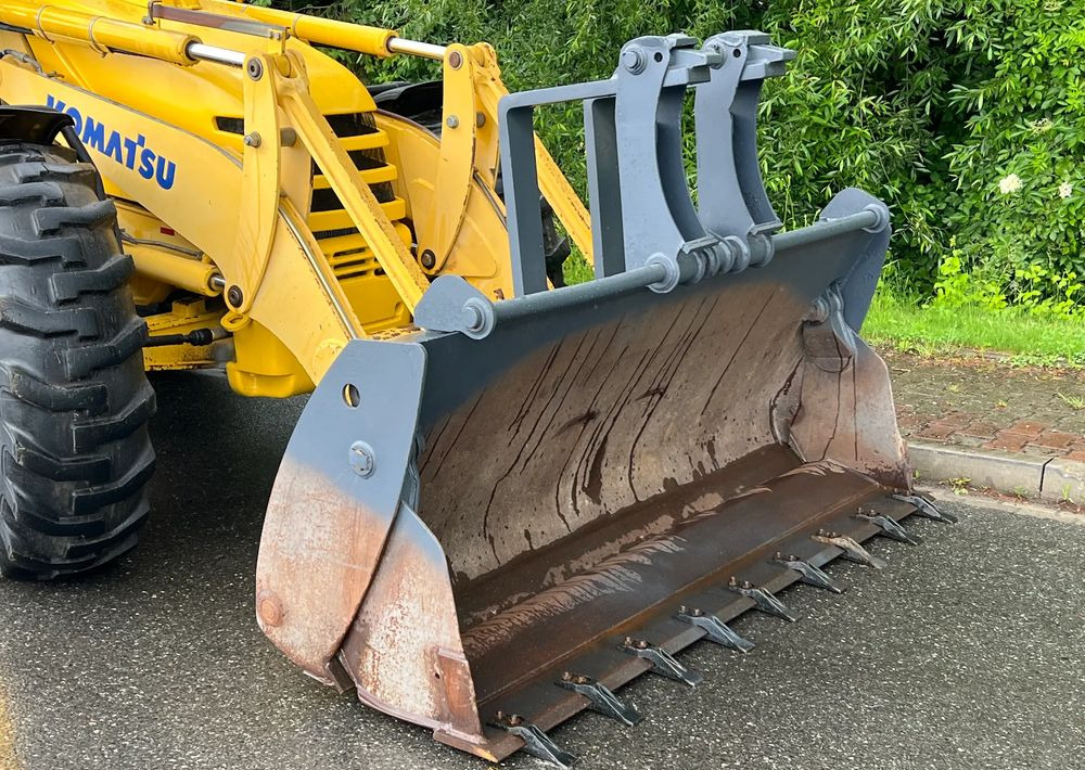 Komatsu * Koparko Ładowarka * Komatsu WB 97 S Utility * - Kotrórakodó: 2 kép. Komatsu * Koparko Ładowarka * Komatsu WB 97 S Utility * - Kotrórakodó: 2 kép.