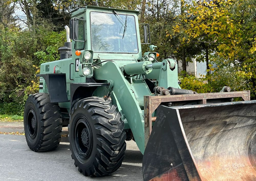 Komatsu Ładowarka KOMATSU 540 EX-army  Widły Łyżka Bardzo Dobry Stan ( CAT JCB Liebherr ) - Gumikerekes homlokrakodó: 5 kép. Komatsu Ładowarka KOMATSU 540 EX-army  Widły Łyżka Bardzo Dobry Stan ( CAT JCB Liebherr ) - Gumikerekes homlokrakodó: 5 kép.