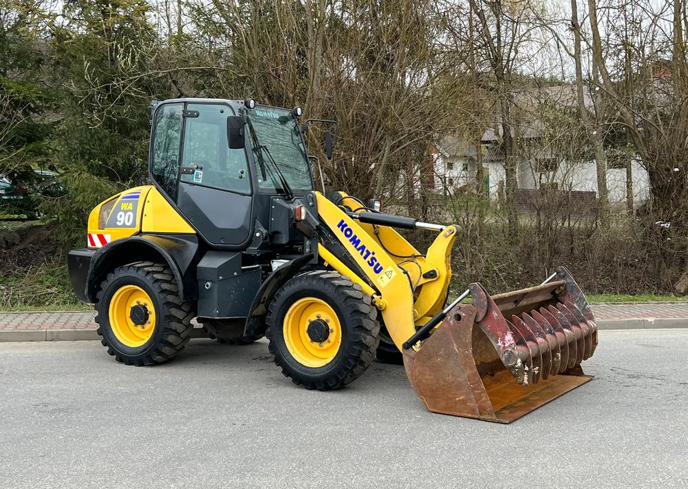 Komatsu Ładowarka KOMATSU WA 90 STAN IDEALNY - Gumikerekes homlokrakodó: 2 kép. Komatsu Ładowarka KOMATSU WA 90 STAN IDEALNY - Gumikerekes homlokrakodó: 2 kép.
