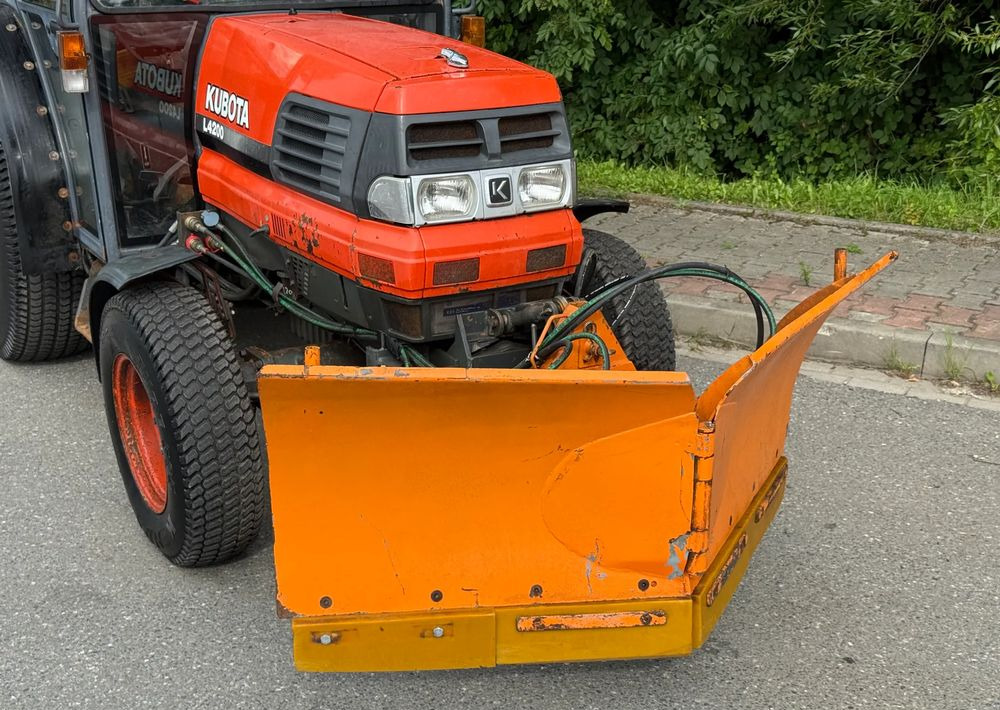 Kubota * Traktor KUBOTA L4200 * 4x4 * Pług Piaskarka * Wałek Przód Tył * Sprowadzony* Zimowe Utrzymanie - Traktor: 3 kép. Kubota * Traktor KUBOTA L4200 * 4x4 * Pług Piaskarka * Wałek Przód Tył * Sprowadzony* Zimowe Utrzymanie - Traktor: 3 kép.
