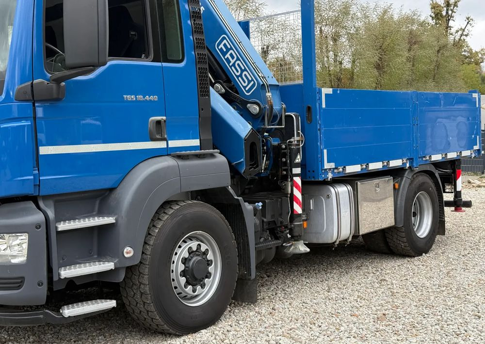 MAN * MAN 18.440 TGS * 4x4 * HDS Fassi F215 * Sprowadzony * 95 000 KM ! * Stan Jak Nowy - Platós teherautó, Darus autó: 5 kép. MAN * MAN 18.440 TGS * 4x4 * HDS Fassi F215 * Sprowadzony * 95 000 KM ! * Stan Jak Nowy - Platós teherautó, Darus autó: 5 kép.