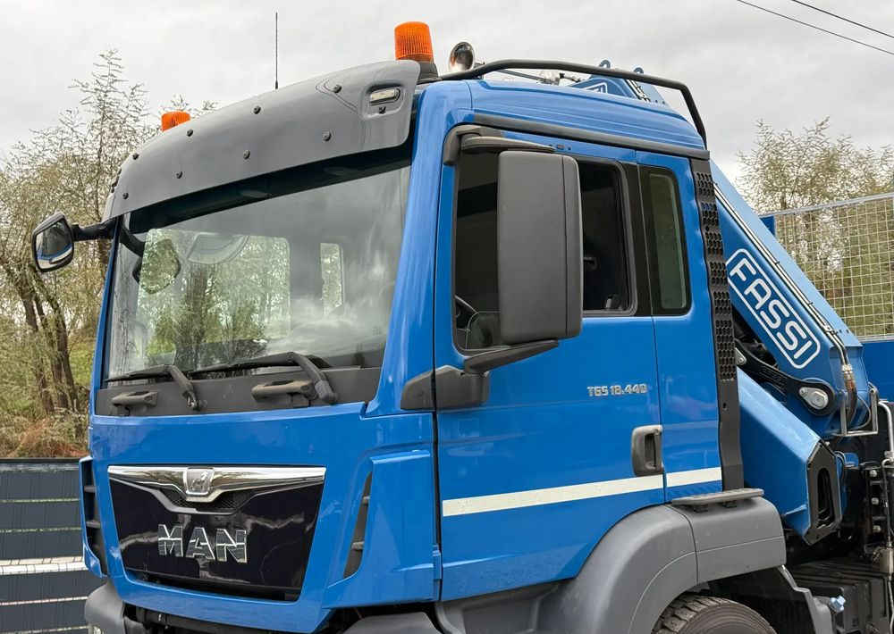 MAN * MAN 18.440 TGS * 4x4 * HDS Fassi F215 * Sprowadzony * 95 000 KM ! * Stan Jak Nowy - Platós teherautó, Darus autó: 4 kép. MAN * MAN 18.440 TGS * 4x4 * HDS Fassi F215 * Sprowadzony * 95 000 KM ! * Stan Jak Nowy - Platós teherautó, Darus autó: 4 kép.