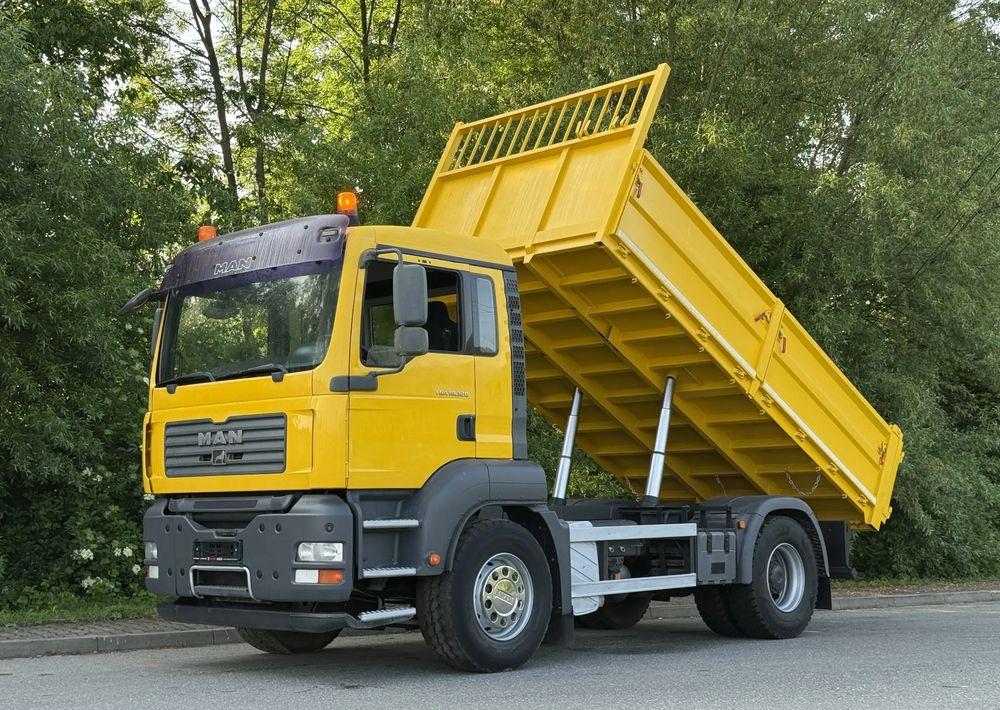 MAN * MAN TGA 18-320 * Kiper Wywrotka * 4x2 * Kran * Sprowadzony* Bardzo Dobry Stan - Billenőplatós teherautó: 2 kép. MAN * MAN TGA 18-320 * Kiper Wywrotka * 4x2 * Kran * Sprowadzony* Bardzo Dobry Stan - Billenőplatós teherautó: 2 kép.