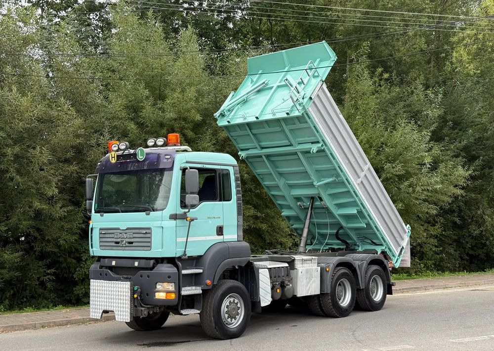 MAN * TGA 26.410 MAN * Kiper / Wywrotka * 6x6 * Sprowadzona * Bordmatik x2 * Bardzo Dobry Stan - Billenőplatós teherautó: 1 kép. MAN * TGA 26.410 MAN * Kiper / Wywrotka * 6x6 * Sprowadzona * Bordmatik x2 * Bardzo Dobry Stan - Billenőplatós teherautó: 1 kép.