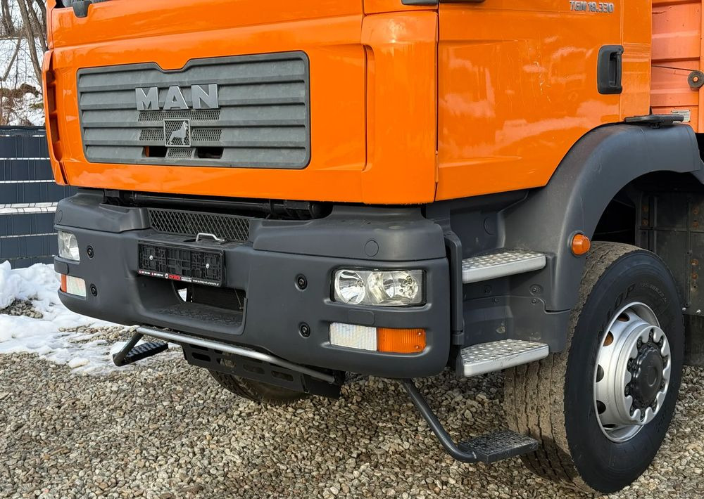 MAN * TGM 18-330 MAN 4x4 HDS Hiab 122 * Kiper Wywrotka * Bardzo Dobry Stan - Billenőplatós teherautó: 3 kép. MAN * TGM 18-330 MAN 4x4 HDS Hiab 122 * Kiper Wywrotka * Bardzo Dobry Stan - Billenőplatós teherautó: 3 kép.