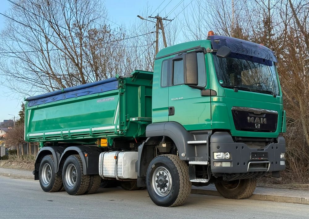 MAN * TGS 26.440 MAN * Kiper / Wywrotka * 6x6 * Sprowadzona * Bordmatik * Stan Perfekcyjny - Billenőplatós teherautó: 2 kép. MAN * TGS 26.440 MAN * Kiper / Wywrotka * 6x6 * Sprowadzona * Bordmatik * Stan Perfekcyjny - Billenőplatós teherautó: 2 kép.