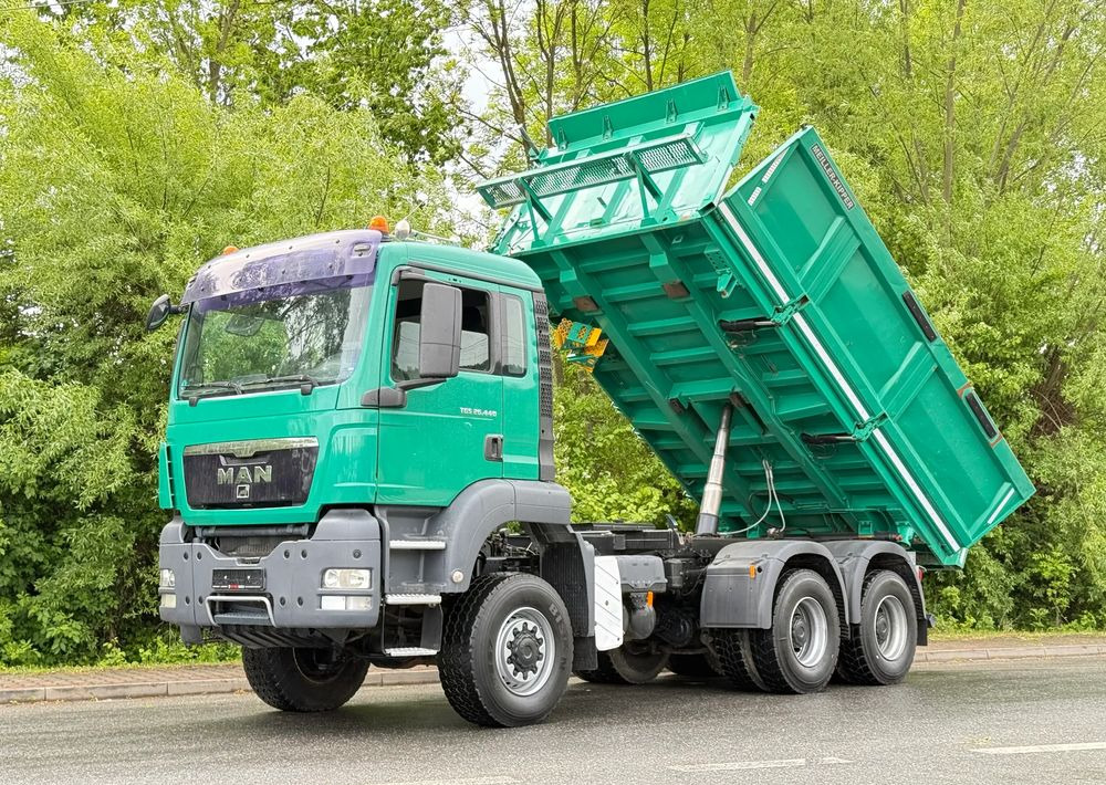 MAN * TGS 26.440 MAN * Kiper / Wywrotka * 6x6 * Sprowadzona * Bordmatik * Stan Perfekcyjny - Billenőplatós teherautó: 1 kép. MAN * TGS 26.440 MAN * Kiper / Wywrotka * 6x6 * Sprowadzona * Bordmatik * Stan Perfekcyjny - Billenőplatós teherautó: 1 kép.