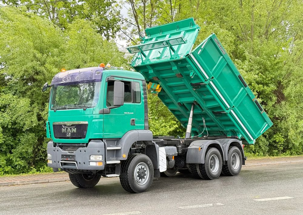 MAN * TGS 26.440 MAN * Kiper / Wywrotka * 6x6 * Sprowadzona * Bordmatik * Stan Perfekcyjny - Billenőplatós teherautó: 1 kép. MAN * TGS 26.440 MAN * Kiper / Wywrotka * 6x6 * Sprowadzona * Bordmatik * Stan Perfekcyjny - Billenőplatós teherautó: 1 kép.