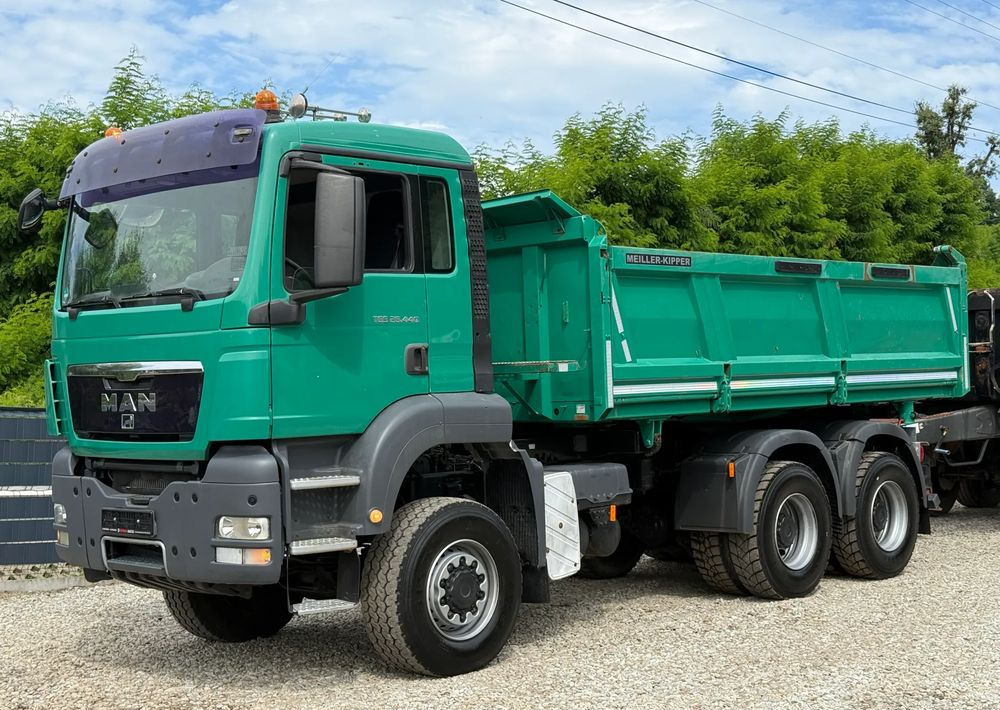 MAN * TGS 26.440 MAN * Kiper / Wywrotka * 6x6 * Sprowadzona * Tandem Kiper Zestaw * Bordmatik * Stan Perfekcyjny - Billenőplatós teherautó: 4 kép. MAN * TGS 26.440 MAN * Kiper / Wywrotka * 6x6 * Sprowadzona * Tandem Kiper Zestaw * Bordmatik * Stan Perfekcyjny - Billenőplatós teherautó: 4 kép.
