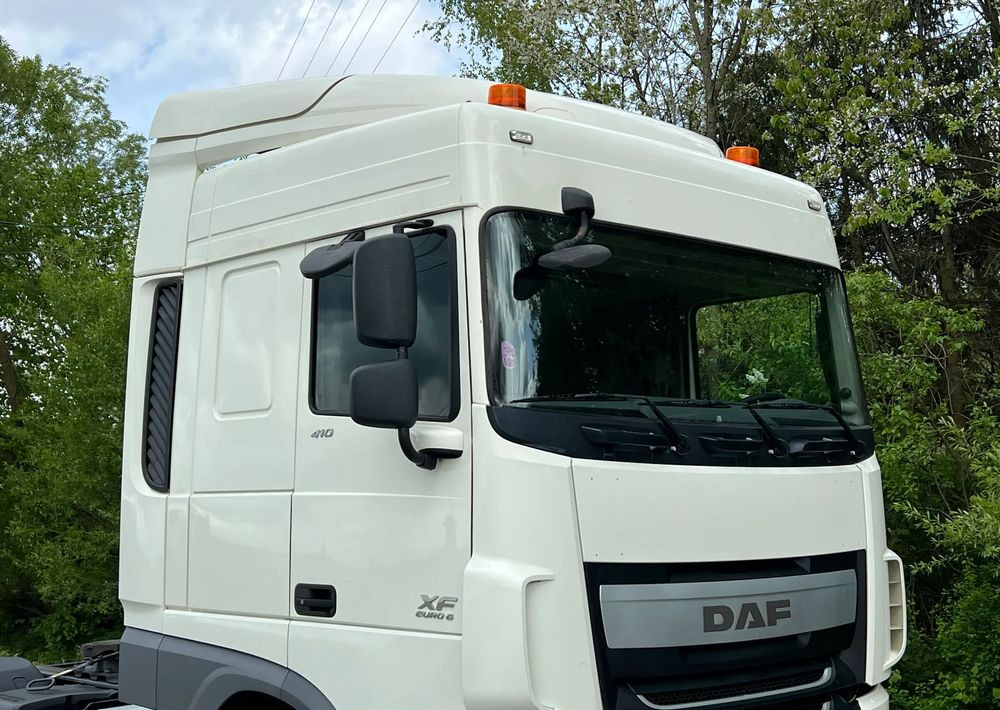 DAF *DAF XF 106 410 Euro 6 RETARDER KLIMA SPROWADZONY SUPER STAN CIĄGNIK SIODŁOWY - Nyergesvontató: 4 kép. DAF *DAF XF 106 410 Euro 6 RETARDER KLIMA SPROWADZONY SUPER STAN CIĄGNIK SIODŁOWY - Nyergesvontató: 4 kép.