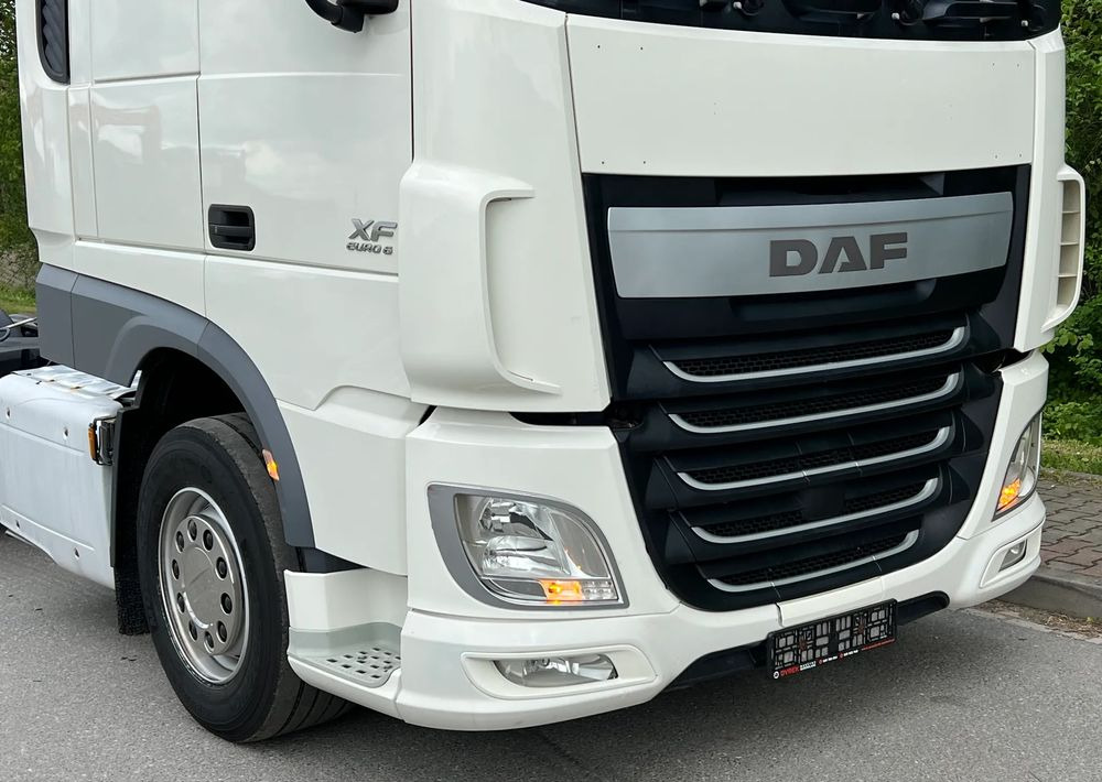 DAF * DAF XF 106 * SPROWADZONY * SUPER STAN CIĄGNIK SIODŁOWY Euro 6 - Nyergesvontató: 2 kép. DAF * DAF XF 106 * SPROWADZONY * SUPER STAN CIĄGNIK SIODŁOWY Euro 6 - Nyergesvontató: 2 kép.