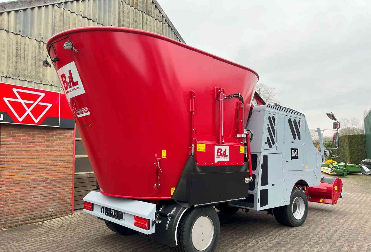 BVL BVL van Lengerich V-MIX Drive Maximus Plus 17.1 LS zelfrijdende - Etetőkocsi: 3 kép. BVL BVL van Lengerich V-MIX Drive Maximus Plus 17.1 LS zelfrijdende - Etetőkocsi: 3 kép.