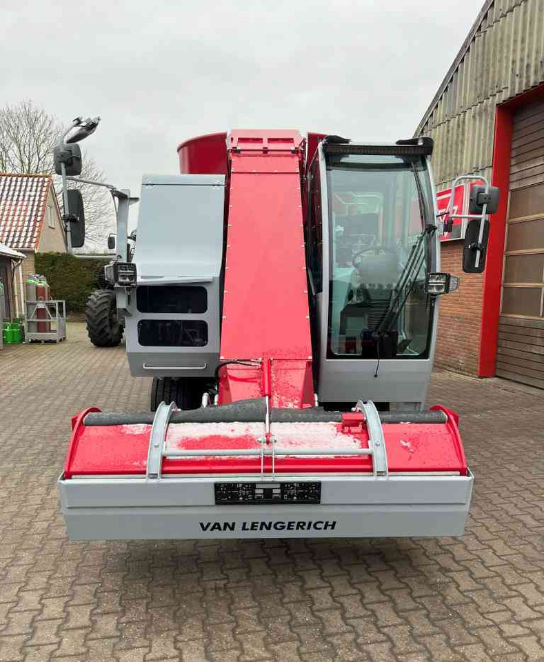 BVL BVL van Lengerich V-MIX Drive Maximus Plus 17.1 LS zelfrijdende - Etetőkocsi: 4 kép. BVL BVL van Lengerich V-MIX Drive Maximus Plus 17.1 LS zelfrijdende - Etetőkocsi: 4 kép.
