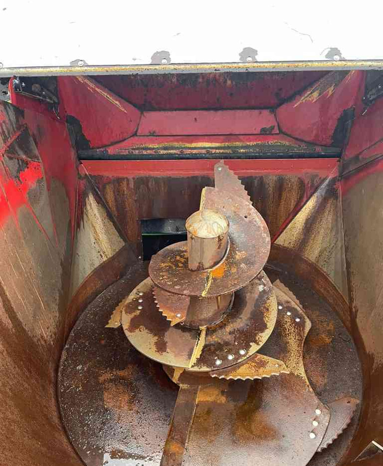 BVL V-Mix 12 LS Voermengwagen Voermachines - Etetőkocsi: 4 kép. BVL V-Mix 12 LS Voermengwagen Voermachines - Etetőkocsi: 4 kép.