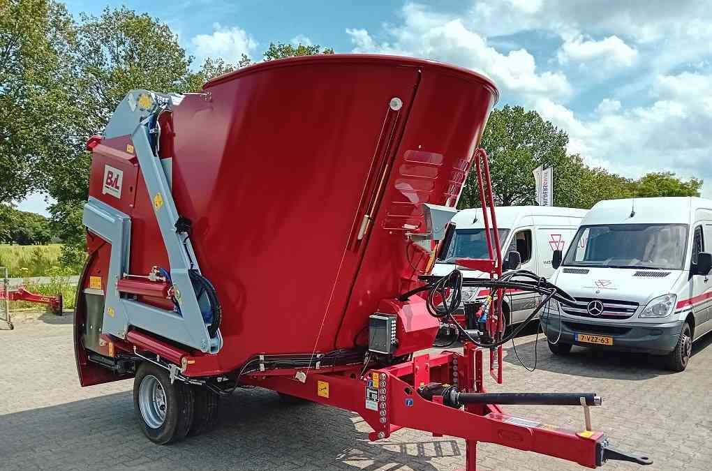 BVL V-Mix Fill Plus 13-1S LS voermachines - Etetőkocsi: 1 kép. BVL V-Mix Fill Plus 13-1S LS voermachines - Etetőkocsi: 1 kép.