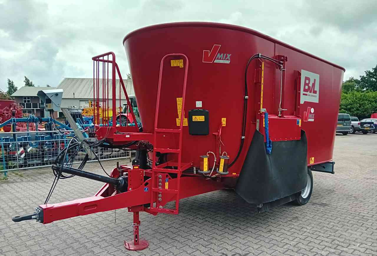 BVL V-Mix Plus 22-2S Voermengwagen Voermachines - Etetőkocsi: 1 kép. BVL V-Mix Plus 22-2S Voermengwagen Voermachines - Etetőkocsi: 1 kép.