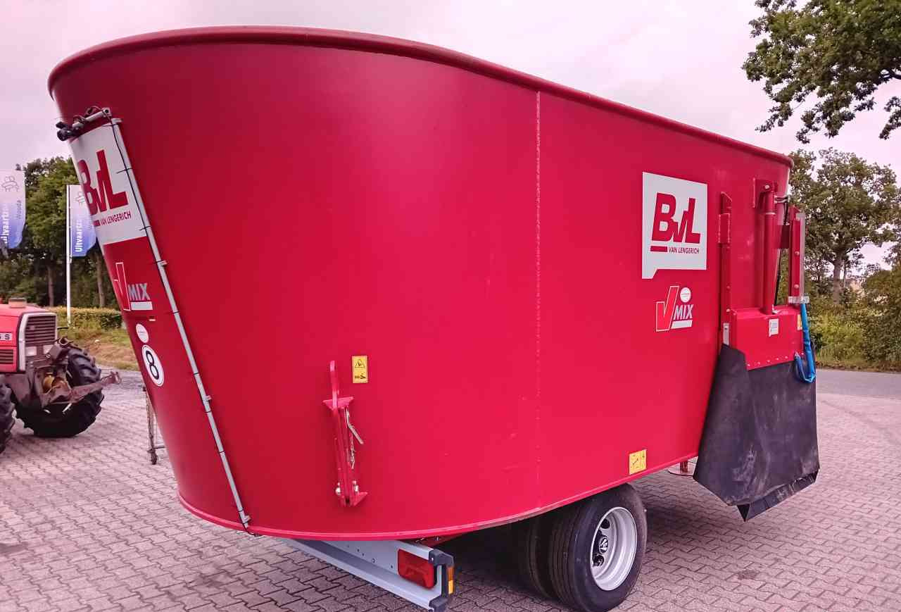 BVL V-Mix Plus 22-2S Voermengwagen Voermachines - Etetőkocsi: 2 kép. BVL V-Mix Plus 22-2S Voermengwagen Voermachines - Etetőkocsi: 2 kép.