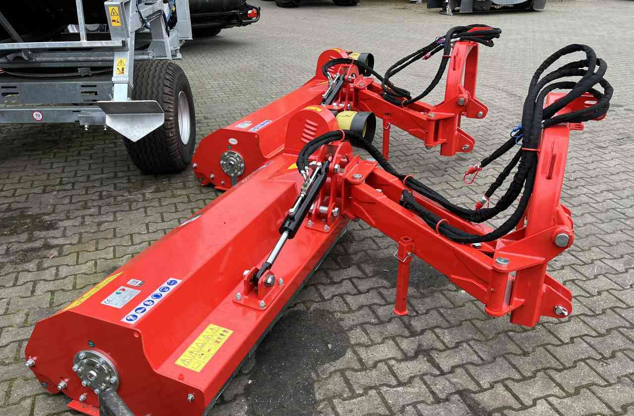 Boxer AGF 180 Klepelmaaier, Weidebouwmachines - Szárzúzó: 2 kép. Boxer AGF 180 Klepelmaaier, Weidebouwmachines - Szárzúzó: 2 kép.