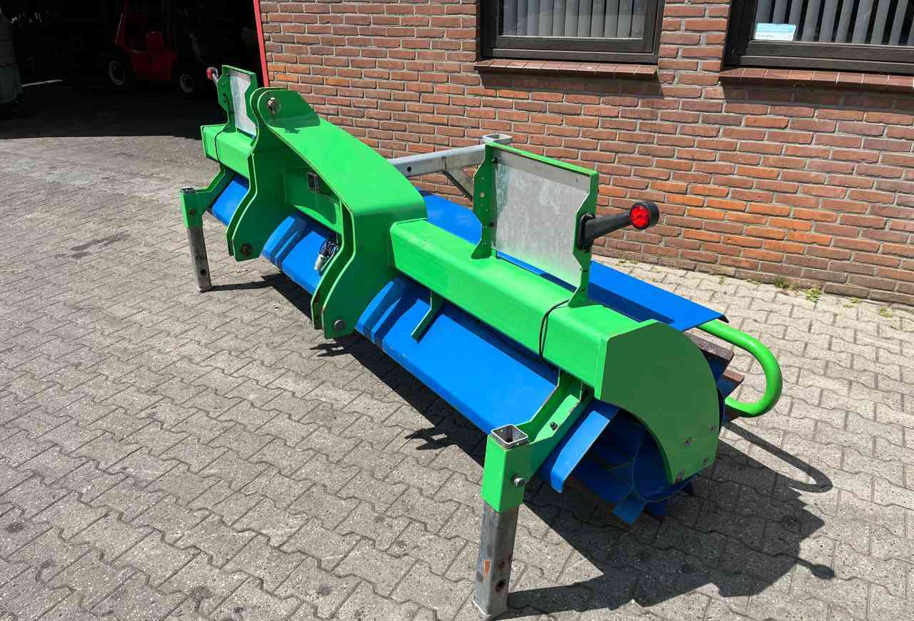 Ceres GreenCutter GC-600 diversen - Mezőgazdasági hengerek: 3 kép. Ceres GreenCutter GC-600 diversen - Mezőgazdasági hengerek: 3 kép.