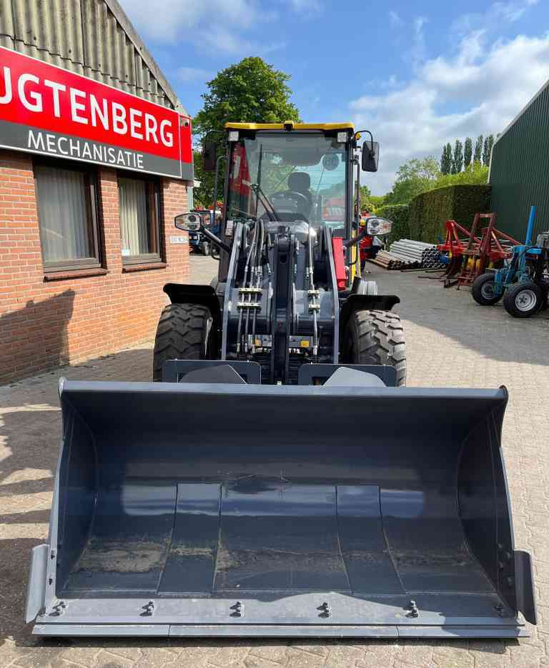 Eurotrac WL18 Shovel, wiellader, loader, diversen - Gumikerekes homlokrakodó: 5 kép. Eurotrac WL18 Shovel, wiellader, loader, diversen - Gumikerekes homlokrakodó: 5 kép.