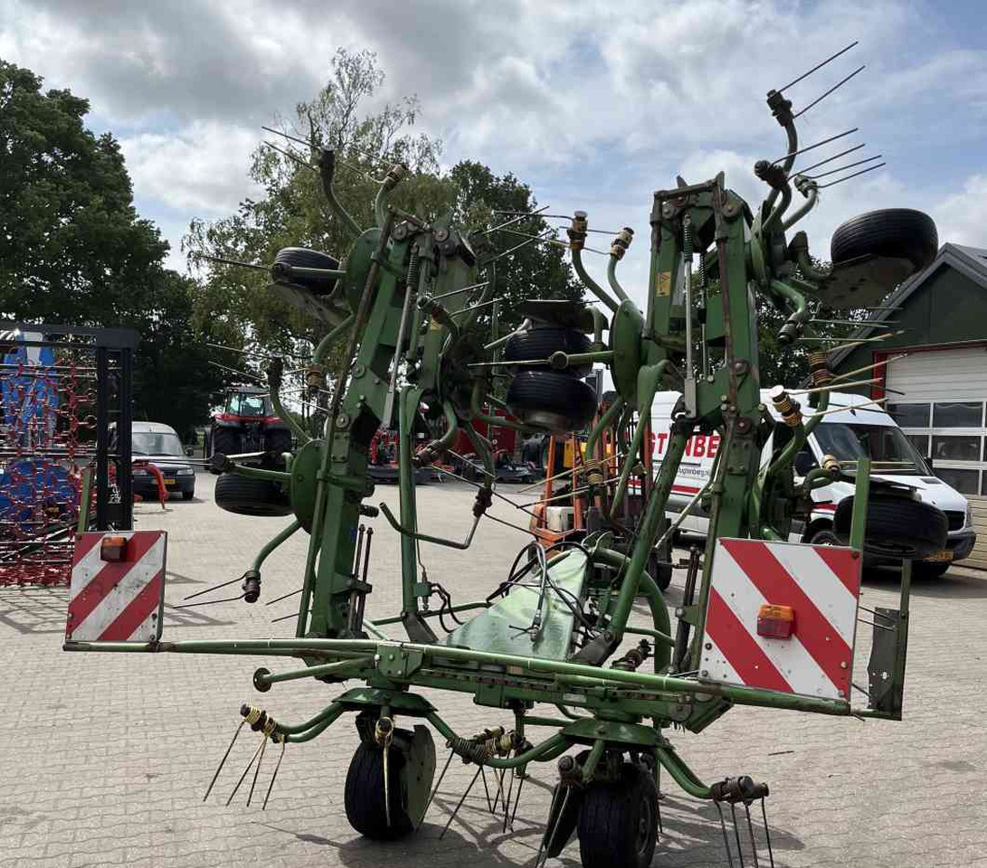 Krone KW 8.80/8 Schudder Tedder Kreiselheuer weidebouwmachines - Szénaforgató: 4 kép. Krone KW 8.80/8 Schudder Tedder Kreiselheuer weidebouwmachines - Szénaforgató: 4 kép.