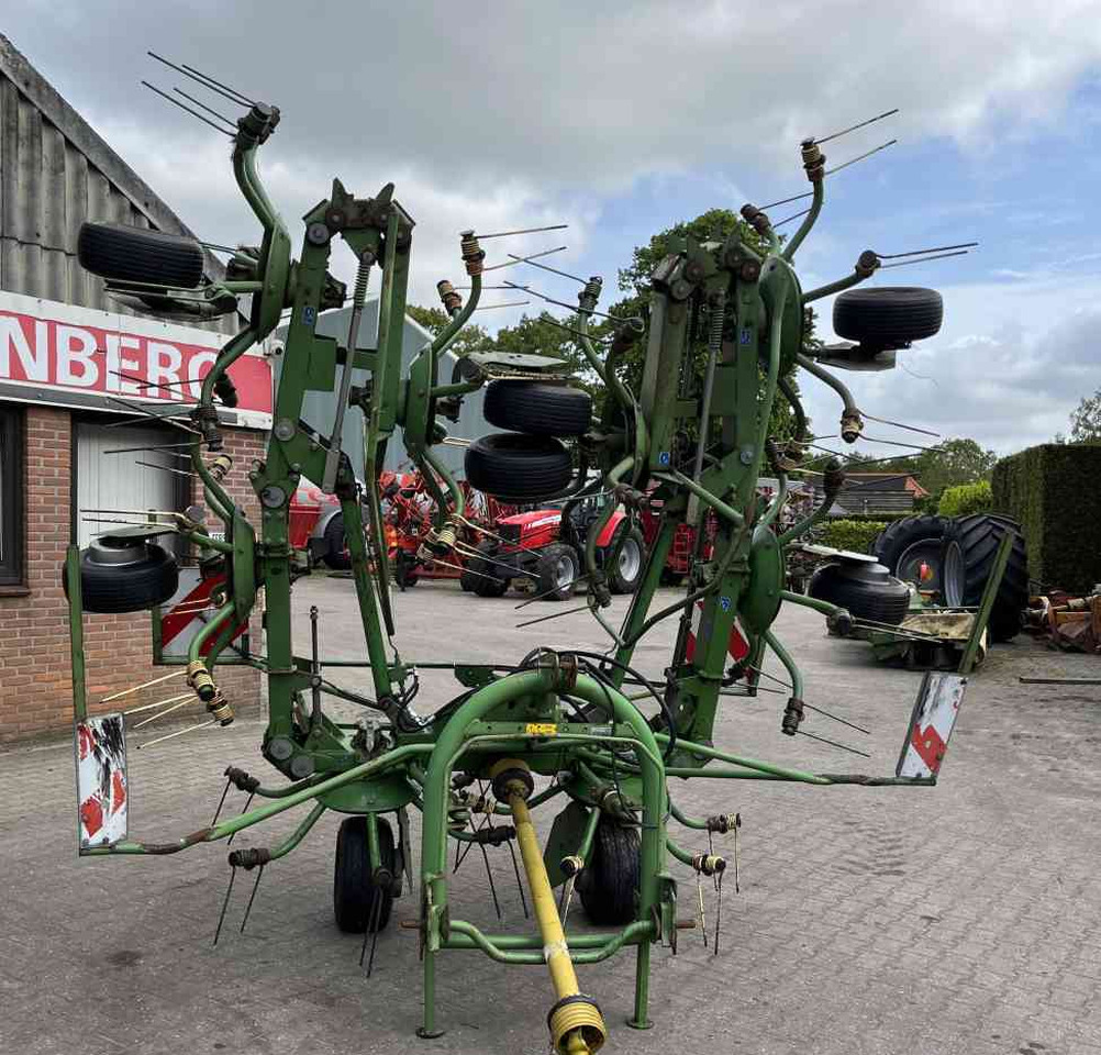 Krone KW 8.80/8 Schudder Tedder Kreiselheuer weidebouwmachines - Szénaforgató: 2 kép. Krone KW 8.80/8 Schudder Tedder Kreiselheuer weidebouwmachines - Szénaforgató: 2 kép.
