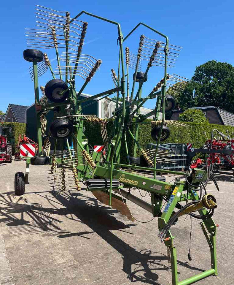 Krone Swadro 900 zwadhark weidebouwmachines - Szénaforgató: 2 kép. Krone Swadro 900 zwadhark weidebouwmachines - Szénaforgató: 2 kép.