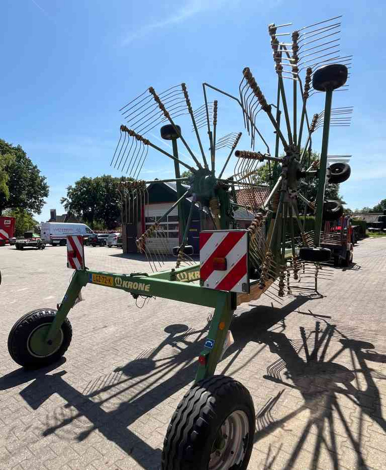 Krone Swadro 900 zwadhark weidebouwmachines - Szénaforgató: 4 kép. Krone Swadro 900 zwadhark weidebouwmachines - Szénaforgató: 4 kép.