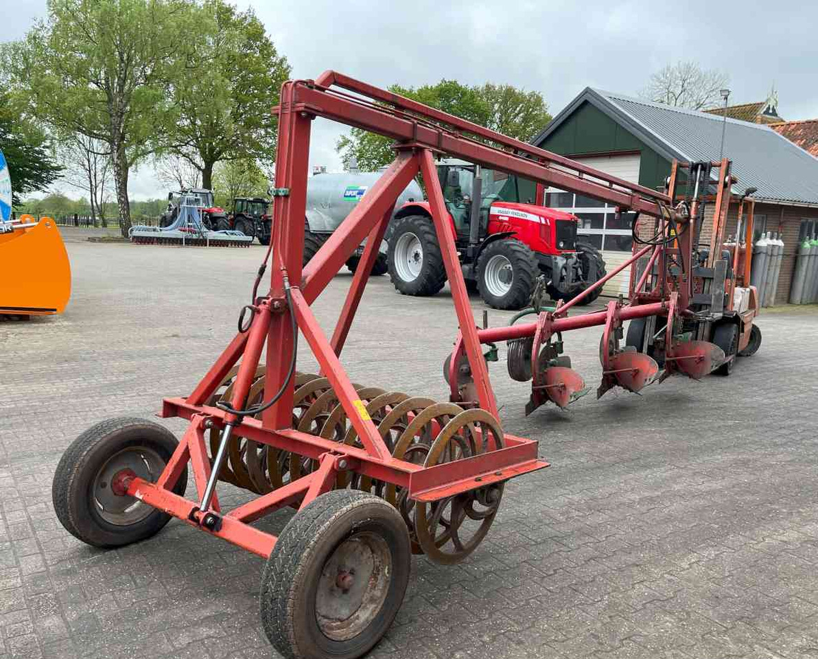 Kverneland 4 schaar ploeg + Evers vorenpakker grondbewerking - Eke: 3 kép. Kverneland 4 schaar ploeg + Evers vorenpakker grondbewerking - Eke: 3 kép.