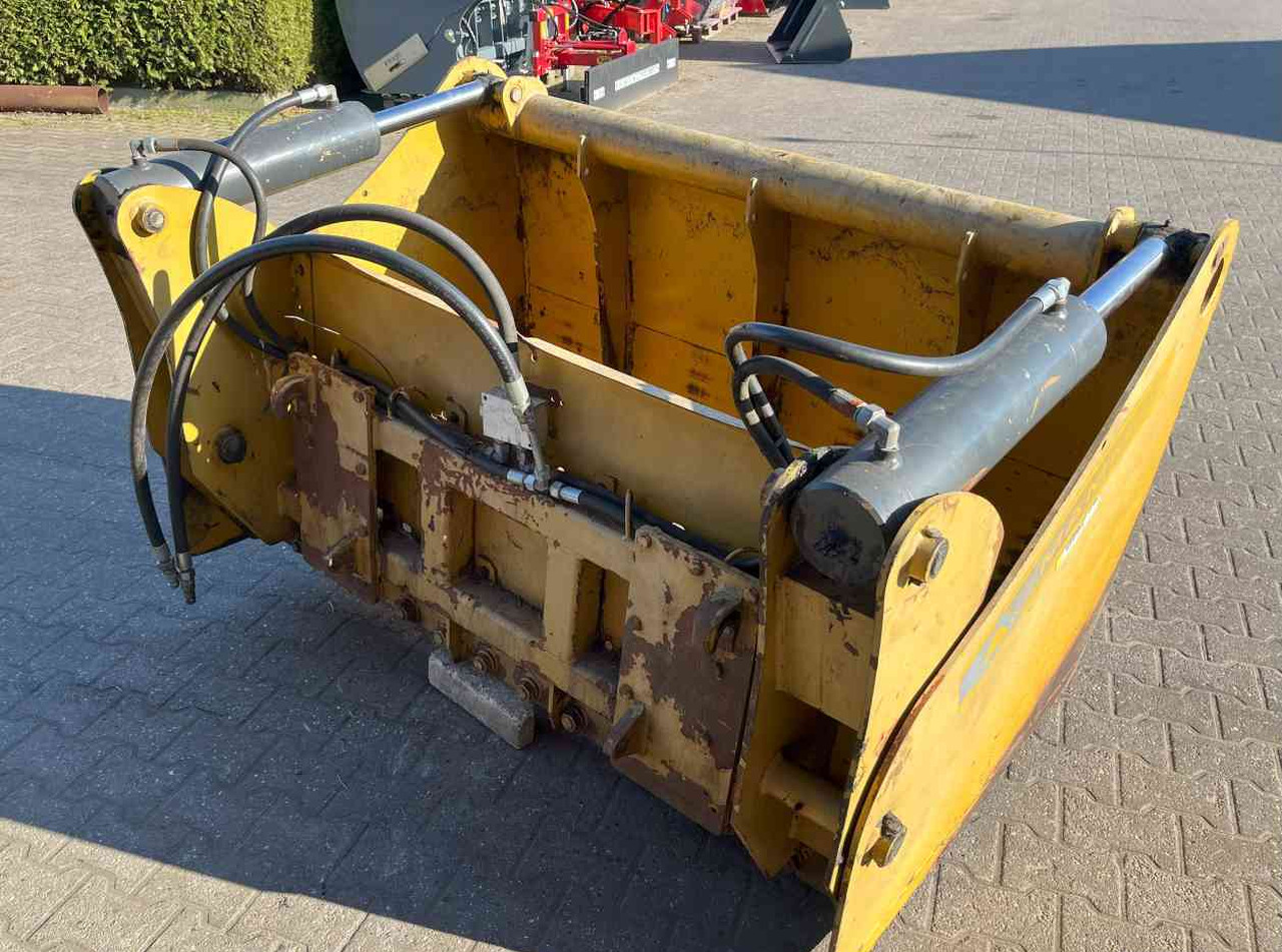 Mammut Kuilhapper Euro aansluiting voermachines - Silózó berendezések: 5 kép. Mammut Kuilhapper Euro aansluiting voermachines - Silózó berendezések: 5 kép.