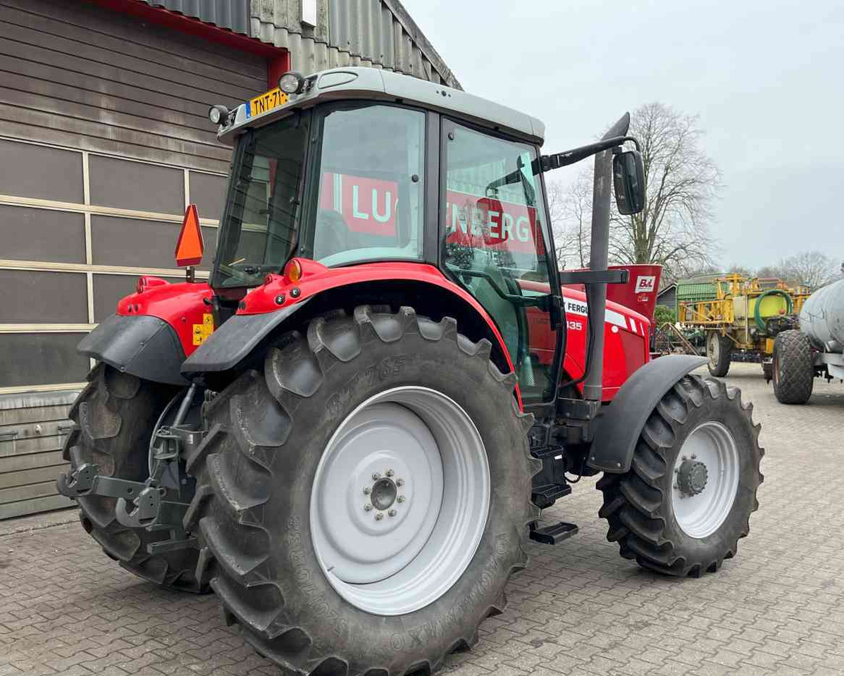 Massey Ferguson 5435 Dyna-4 1900 Draaiuren! Tractoren - Traktor: 4 kép. Massey Ferguson 5435 Dyna-4 1900 Draaiuren! Tractoren - Traktor: 4 kép.
