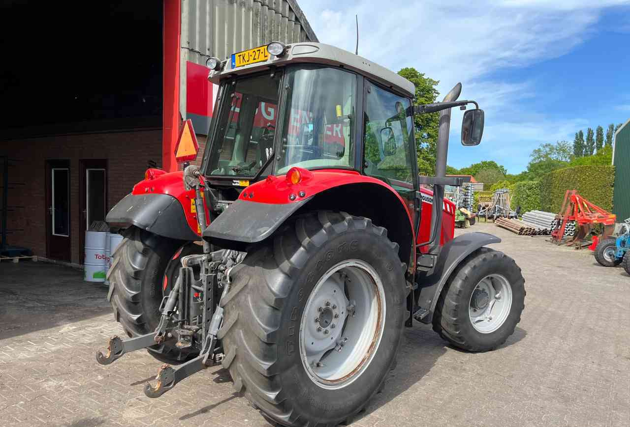 Massey Ferguson 5435 Dyna-4 Tractoren - Traktor: 4 kép. Massey Ferguson 5435 Dyna-4 Tractoren - Traktor: 4 kép.