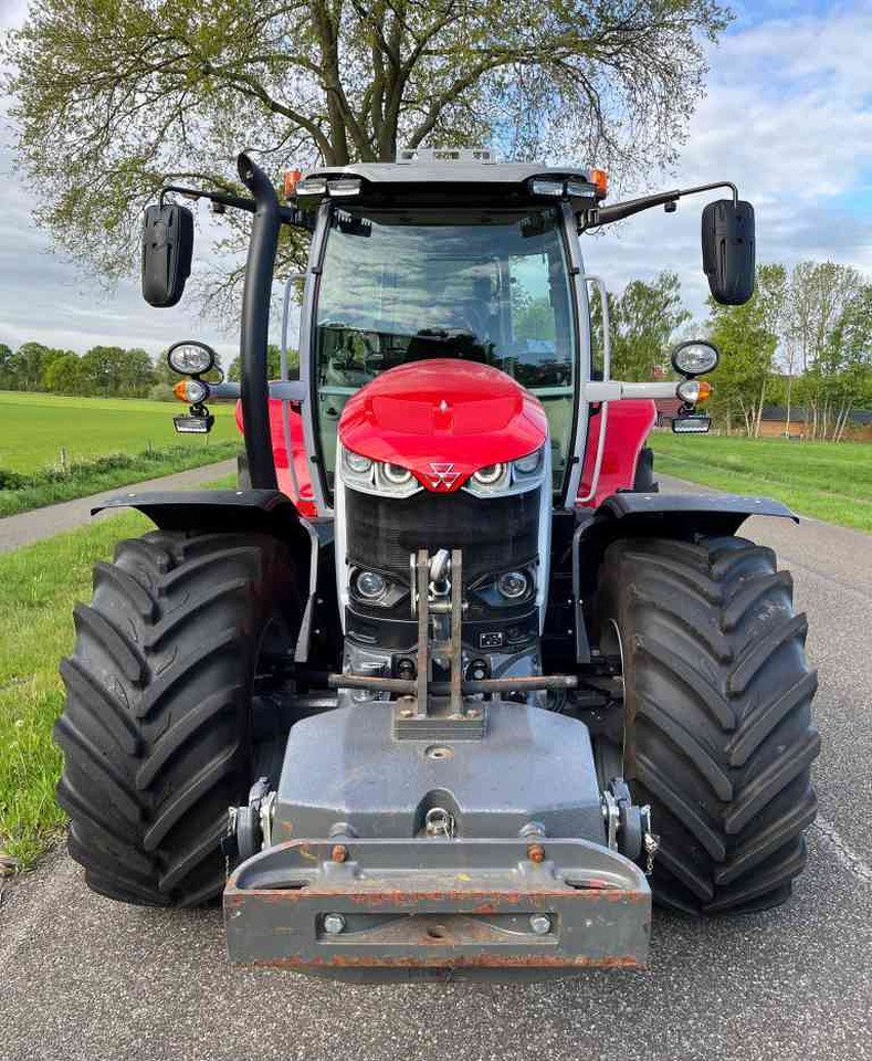 Massey Ferguson 6S.165 Dyna-6 Efficient - Traktor: 3 kép. Massey Ferguson 6S.165 Dyna-6 Efficient - Traktor: 3 kép.