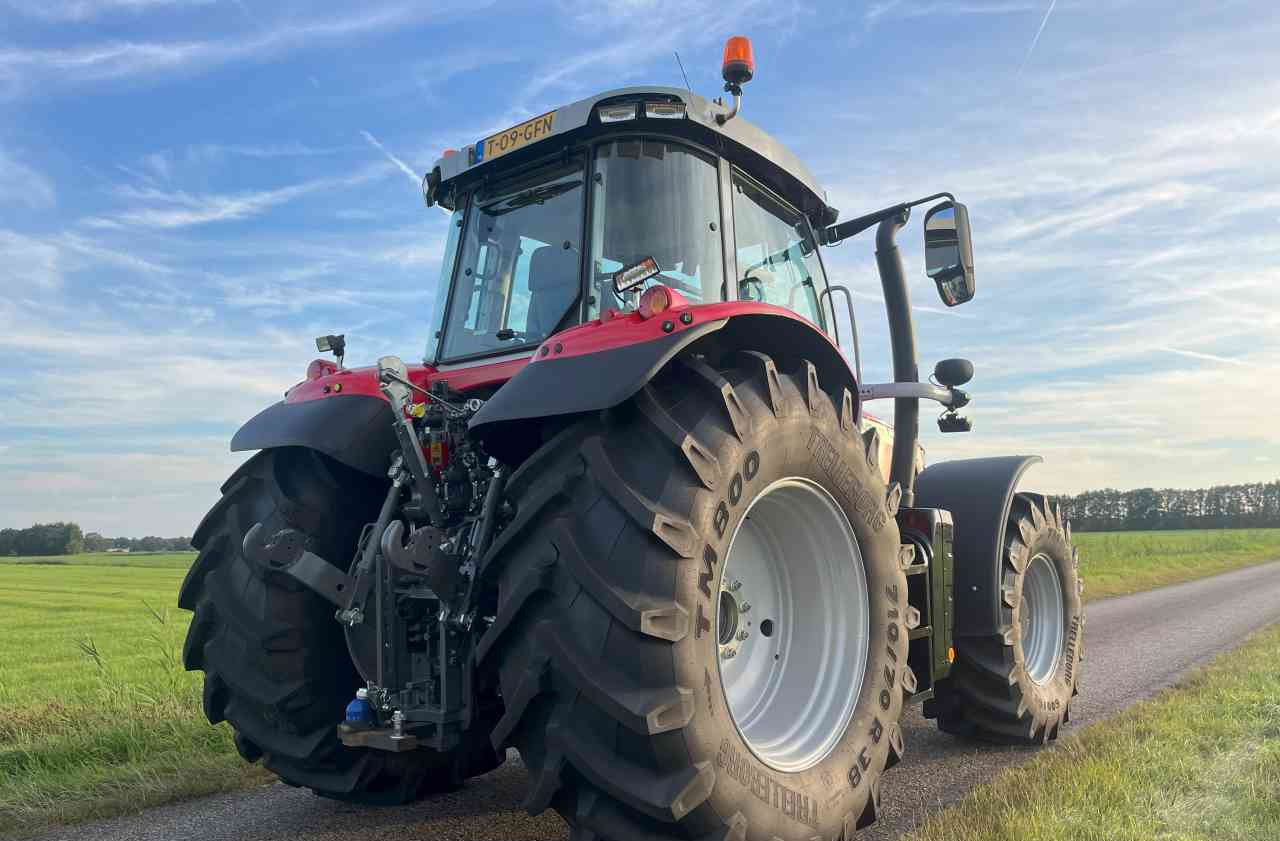 Massey Ferguson 7S.190 Dyna-VT Exclusive tractoren - Traktor: 5 kép. Massey Ferguson 7S.190 Dyna-VT Exclusive tractoren - Traktor: 5 kép.