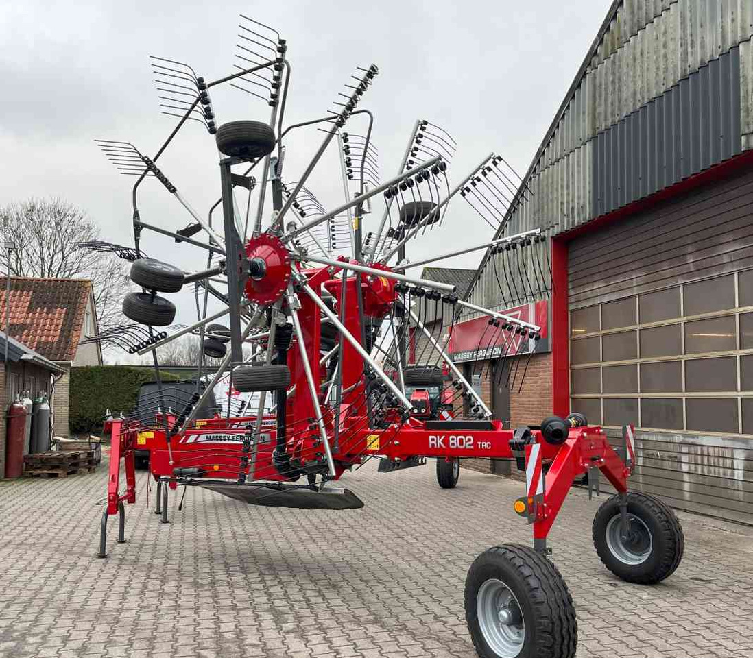 Massey Ferguson RK 802 TRC weidebouwmachines Fella Hark Rake Zwiller - Szénaforgató: 4 kép. Massey Ferguson RK 802 TRC weidebouwmachines Fella Hark Rake Zwiller - Szénaforgató: 4 kép.