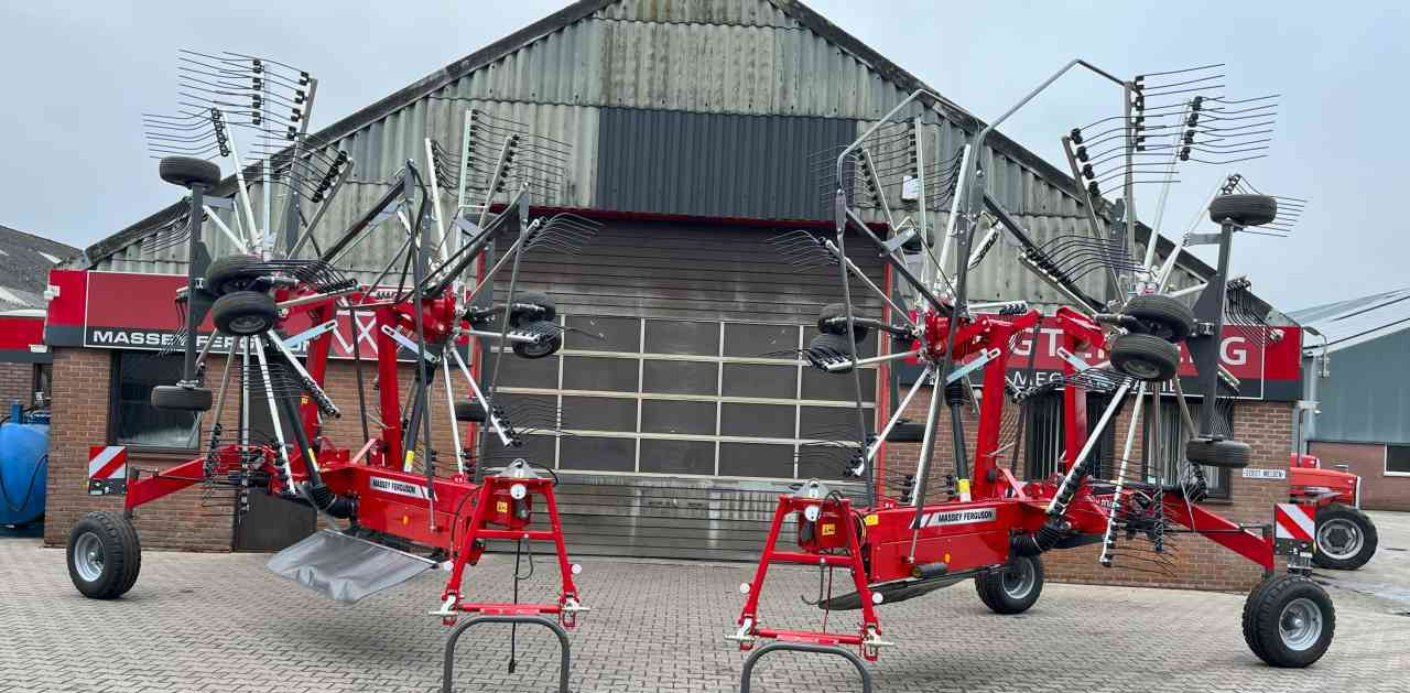 Massey Ferguson RK 802 TRC weidebouwmachines Fella Hark Rake Zwiller - Szénaforgató: 2 kép. Massey Ferguson RK 802 TRC weidebouwmachines Fella Hark Rake Zwiller - Szénaforgató: 2 kép.