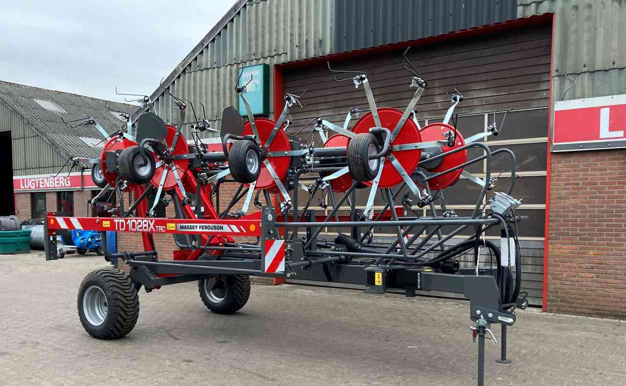 Massey Ferguson TD 1028X TRC Haaktandschudder Lely Lotus weidebouwmachines. - Szénaforgató: 1 kép. Massey Ferguson TD 1028X TRC Haaktandschudder Lely Lotus weidebouwmachines. - Szénaforgató: 1 kép.