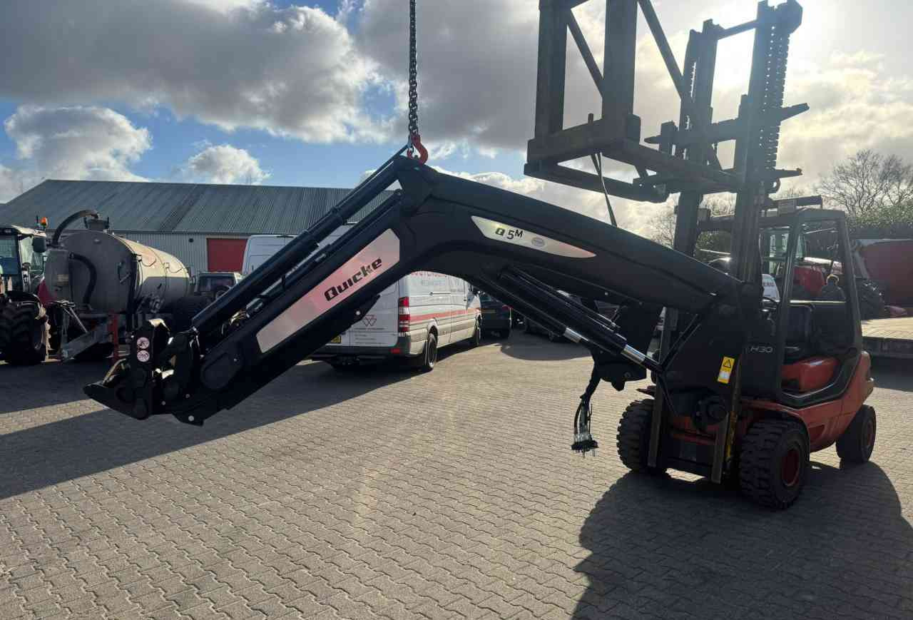 Quicke Q5M voorlader diversen tractoren - Homlokrakodó traktorhoz: 2 kép. Quicke Q5M voorlader diversen tractoren - Homlokrakodó traktorhoz: 2 kép.